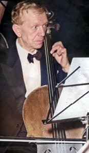 Adolf Gustavsen med cello